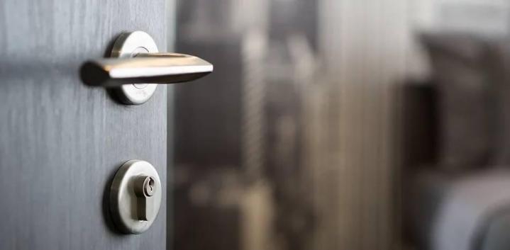 Société d'installation de porte en PVC / bois / aluminium à Morangis