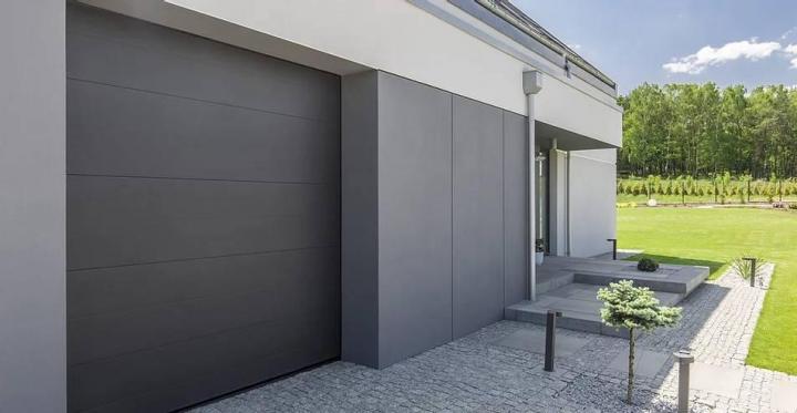 Installation de porte de garage en PVC / bois / aluminium à Morangis